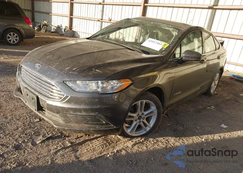 2018 Ford Fusion Hybrid S z USA, uszkodzony, nr VIN 3FA6P0UU9JR122303